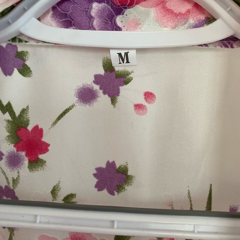 Silk-like Floral Robe. - Picture 4 of 6